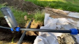 Автополив Gardena, ставим распылитель и заканчиваем линию полива.