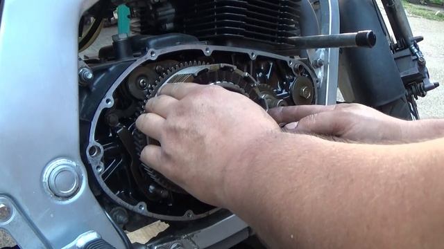 Suzuki GS500 - schimbare kit ambreaj смотреть онлайн