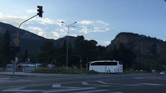 Beldibi Kemer начало посёлка местный дом и сады вокруг на песчанокаменистой почве/ живой ролик от И смотреть онлайн