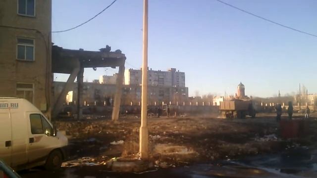 Обрушение несущих конструкций старого склада смотреть онлайн