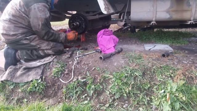 Toyota Dyna Bu 88.Снятие заднего барабана смотреть онлайн