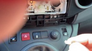 Пежо Партнер B9 Берлинго 2 заміна лампочки підсвітки блока пічки