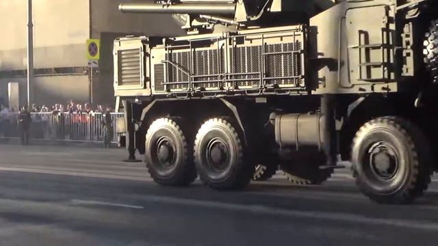 Военная техника следует на репетицию Парада Победы на Красную площадь (03.05.2018) смотреть онлайн