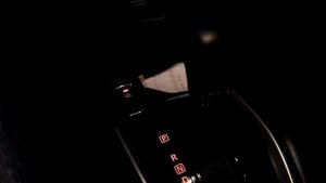 Ниссан Кашкай J11 щелчок фиксатора при нажатии на тормоз.