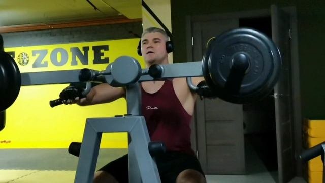 Тренировка спины и плеч.