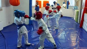 Тренировка детей по Армейскому рукопашному бою.
