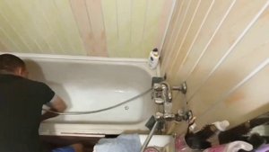 Экспериментирую с покраской ванны на месте. Чем покрасить ванную. Красим ванну своими руками.