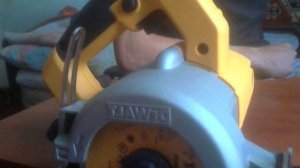 Плиткорез DeWALT DWC410