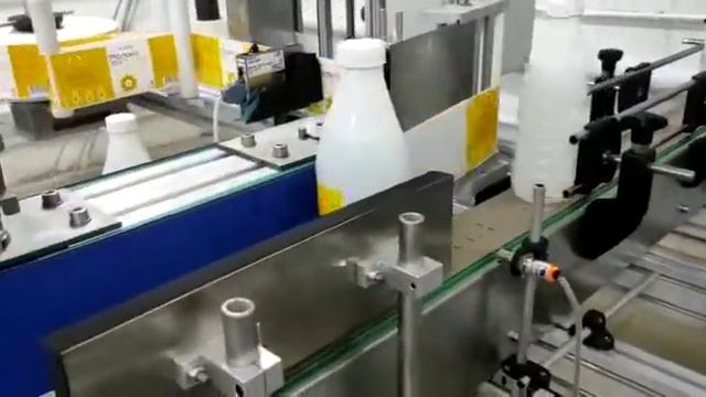 Этикетировщик ЭМ-5. Самоклеющиеся этикетки на ПЭТ-бутылки с молоком