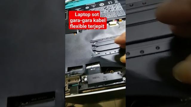 Laptop sot gara-gara kabel flexible lcd terjepit engsel #kondisi #duet #dunia #computer