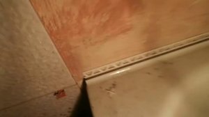 27 Как установить уголок на месте стыка ванны и плитки