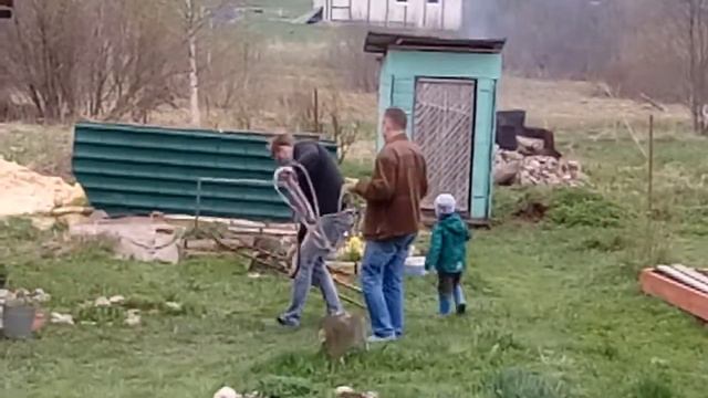 Катание на санках по траве смотреть онлайн