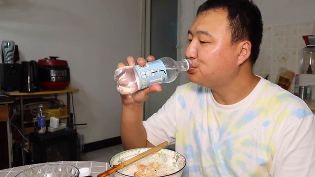 三斤大肘子，阿强花两小时炖的皮香肉烂，脱骨入味，比红烧肉还好吃！【cram阿强】 смотреть онлайн