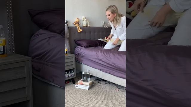 Женщина жёстко прикололась над спящей девушкой!) смотреть онлайн