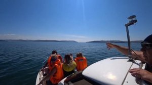 Байкал 2020 на катере Интересные факты Байки и Гипотезы озеро или карьер? морская экскурсия Базы