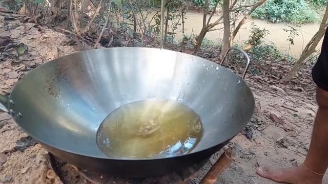 Delicious Chicken Gizzard Deeping Fried Cooked In Beautiful Jungle Nature смотреть онлайн