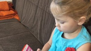 Учим буквы. Детский игрушечный телефон! Вика играет с братиком Максом