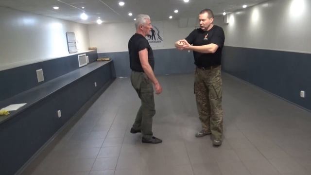 ПРИКЛАДНОЙ РУКОПАШНЫЙ БОЙ. Защита от ударов скручиванием локтя. Удары ногами, хлысты.