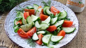 Салат с креветками, огурцами и яйцами