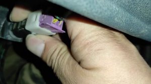 Где находится жабка стопов в Renault Kangoo 1