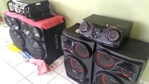 Sony SH2000 VS LG XBOOM CL98. Q briga hein !!! kkk