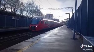 // Электропоезда «ЭШ2-022» Аэроэкспресс и «ЭШ2-005» Аэроэкспресс на станции МЦД-1 (D1) «Беговая» //