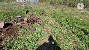 Коп металла экскаватором. Яма с металлом