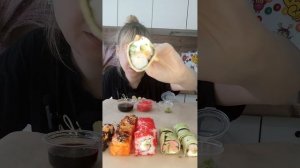 МУКБАНГ/РОЛЛЫ/ОБЗОР НА ДОСТАВКУ "СУШИ БАР Тунец"/mukbang