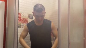 Купаюсь в душе в одежде. Шок