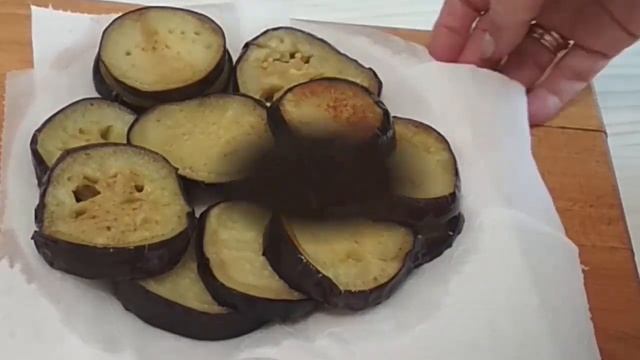 Баклажаны жареные на сковороде колечками, рецеп баклажанов с помидорами