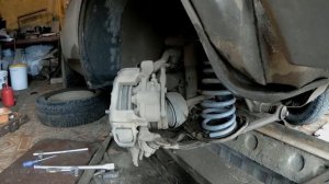 Ремонт нивы, замена пружины передней подвески.