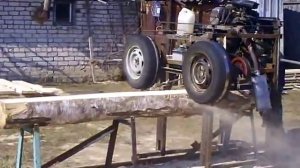 самодельная ленточная пилорама на автоколесах с двигателем Ваз