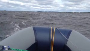 Флагман 380 в большую волну