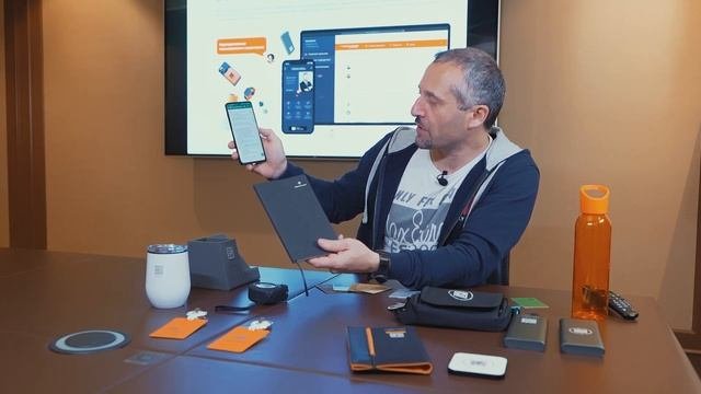 Подарки бизнес-партнерам: умный ежедневник с электронной визиткой владельца