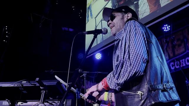 Бомж. Виталий Андреев (Big Blues Revival) и группа ФинскийзалиФ