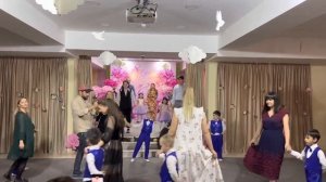 Танец на 8 марта «Папы и дочки, мамы и сыновья» от Машхуры Толибовны? 2023 год