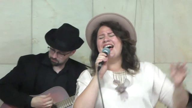 Ксения Вин @ М. Курская 02.08.2017 (2) смотреть онлайн