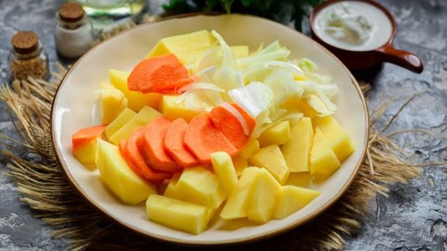 Курица с картошкой в сметане в мультиварке
