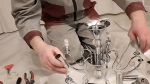 Как собрать люстру – снято на видео