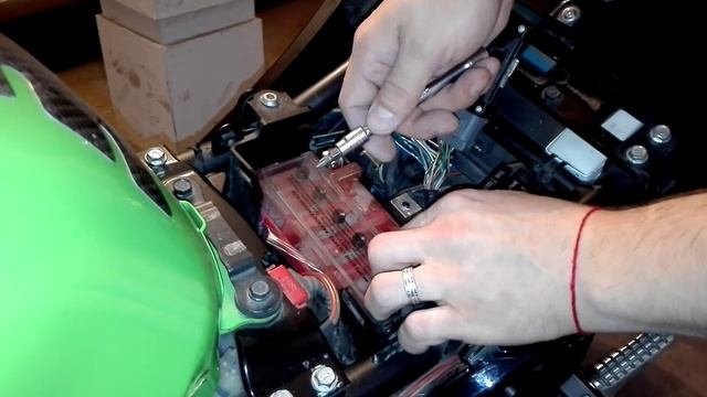 Замена аккумулятора на мотоцикле. смотреть онлайн