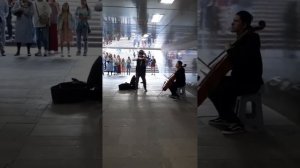 Лесник Король и Шут. Сумашедший инструментал на скрипках и виолончели.
