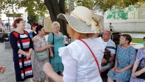 230806 Песня Без вины виноватая, полюбила женатого гармонь парк город Орёл танцы поют жители г Орла