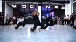 ОСТАНЕМСЯ ЗДЕСЬ // Zoloto // АЛЁНА КУМБАРУЛИ // Contemporary