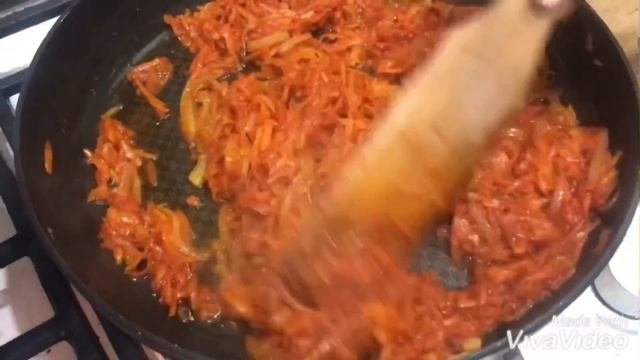 Спагетти с томатным соусом и котлетами. Спагетти қызанақ қосылған тұздықпен және котлетпен. Котлеты