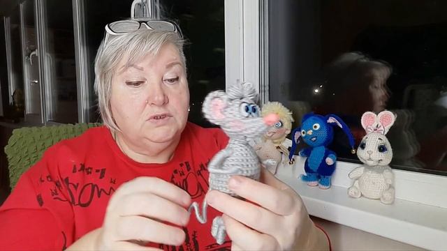Мастер - класс по вязанию крючком  мышонка Вальки .