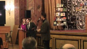 Воробьев передает свою любимую книгу библиотеке