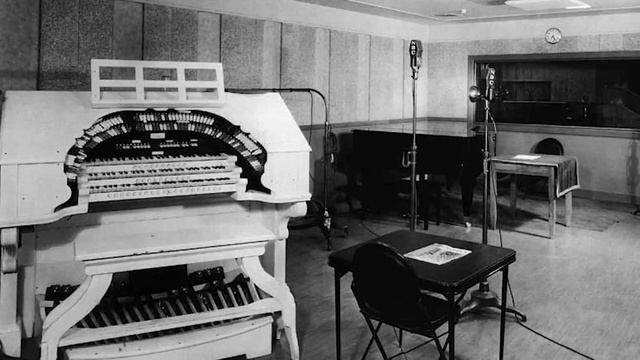 Forgotten Rail Yard Under Chicago's Largest Historic Building - Merchandise Mart смотреть онлайн