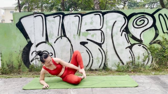 Invigorating Morning Stretch Flow for Mobility | Full Body Stretch & Strength with Lucia Yoga смотреть онлайн