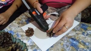 Рубрика "Библиосад": поделка "Корзинка из шишек"