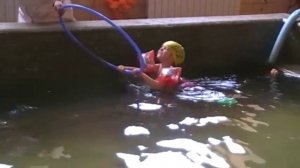 Первая Тренировка по Плаванию в Бассейне. Восторг. Будем Ходить на Плавание. Видео для Детей